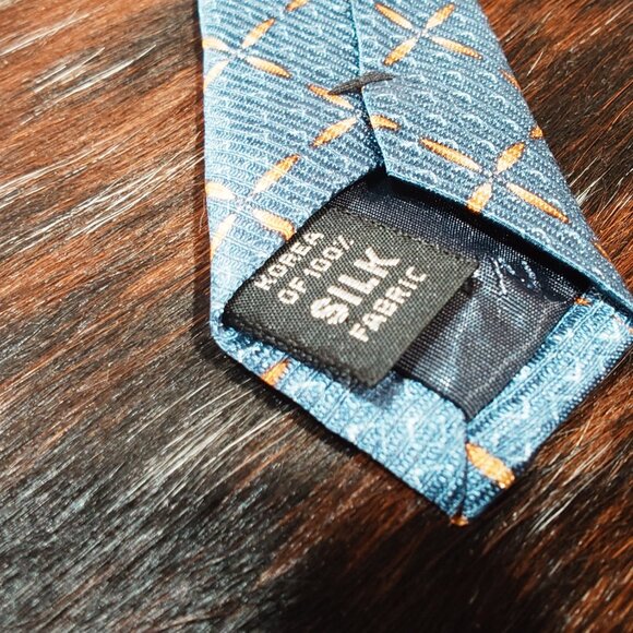Nautica Blue, White & Orange 4-Petal Orange on a blue square background Silk Tie - Picture 4 of 4